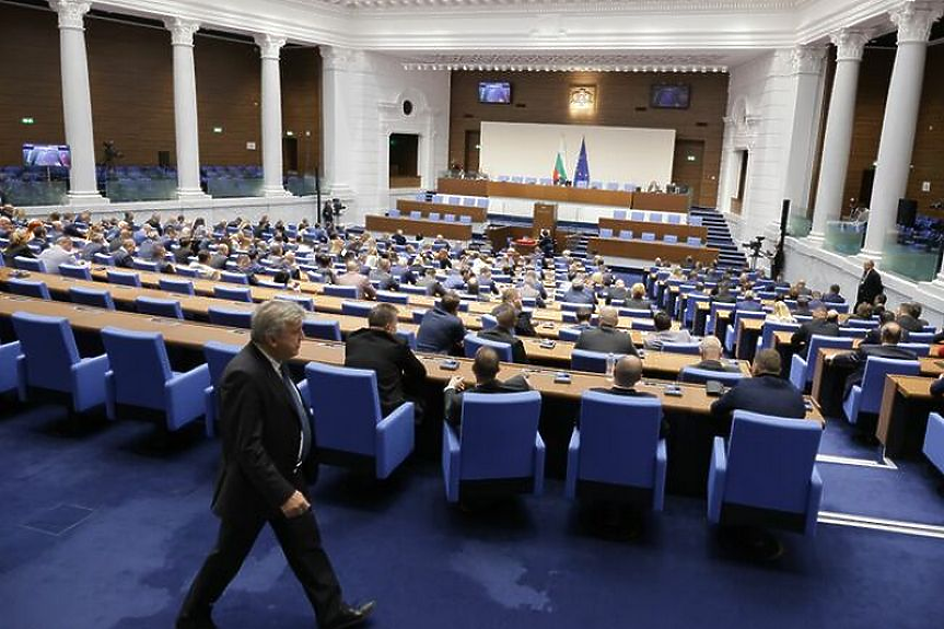 ПП-ДБ отказа да гласува заедно с ГЕРБ и БСП. Парламентът отново няма председател