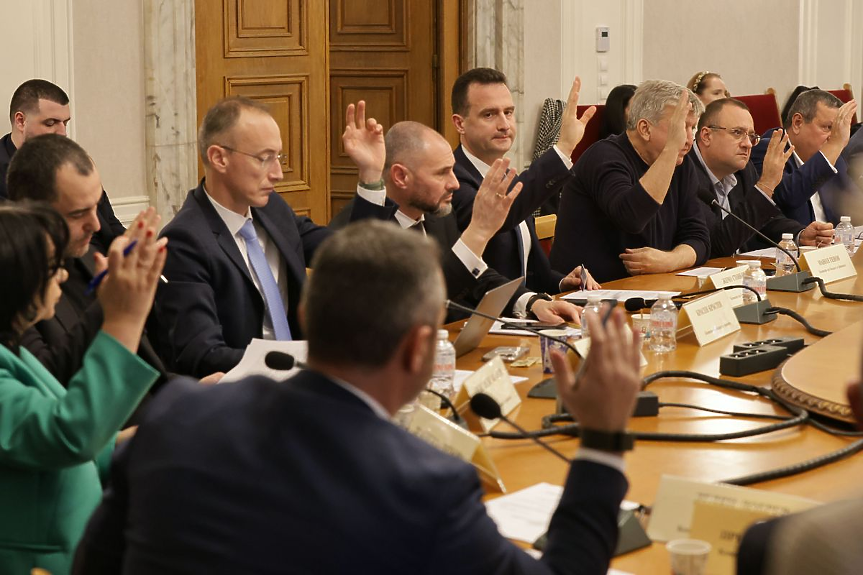 Специалният закон за бюджета на МФ взе и предпоследния завой