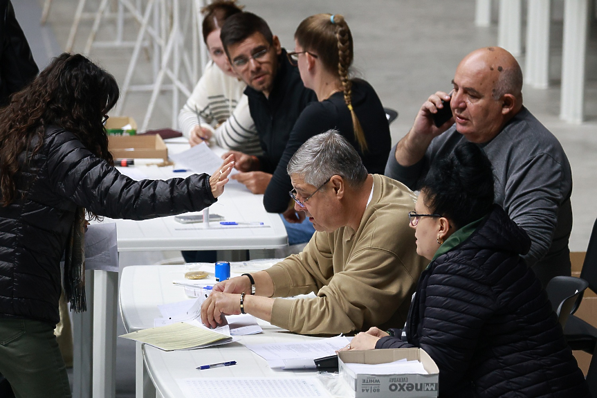 Решено: депутатите пак отварят Изборния кодекс. Пеевски подкрепи само проектите на БСП и ИТН